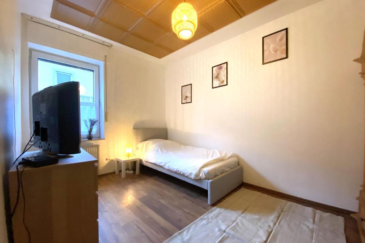Cozy Apartment In Oberhausen Oberhausen  Dış mekan fotoğraf